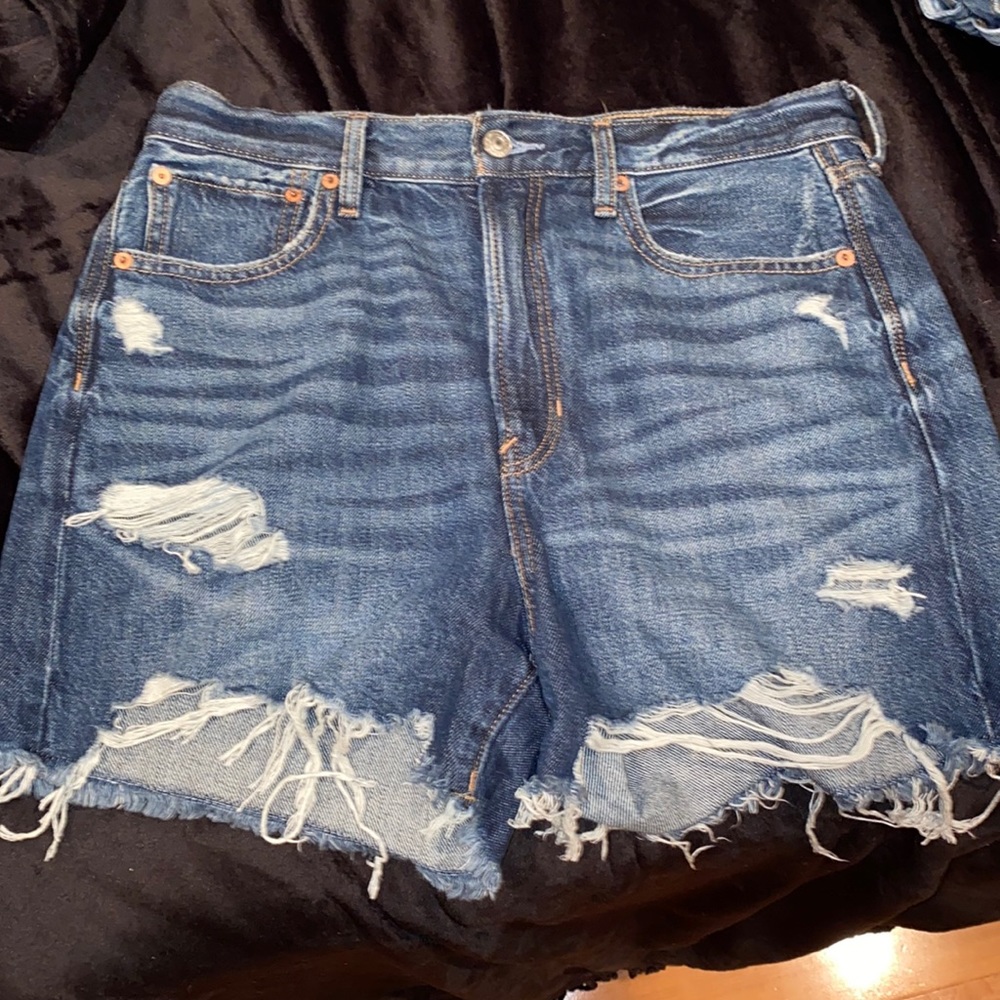 American Eagle High Wasted Jeans